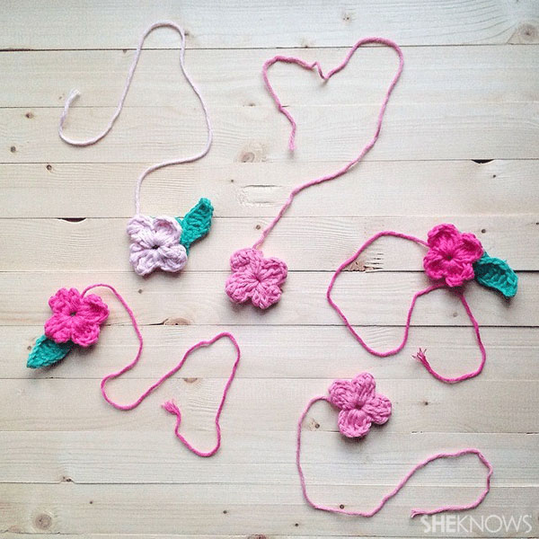 DIY Crocheted Mother's Day card: Flowersheknows.com/articles/2014/05/Mike_C/1036405/flowersleaves.jpg