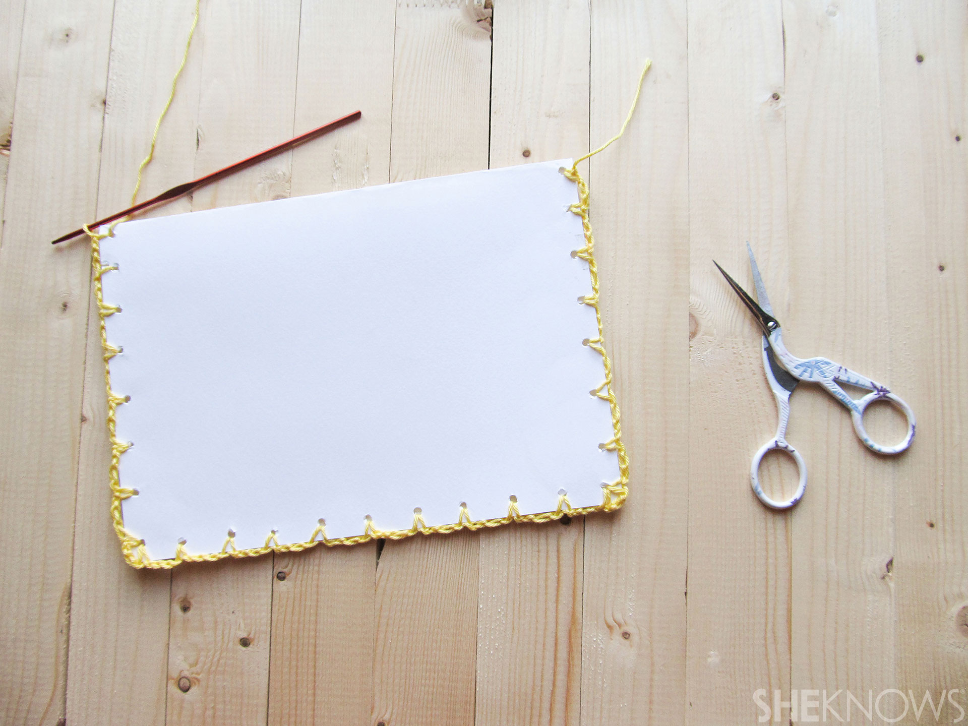 DIY Crocheted Mother's Day card: crochet border on card