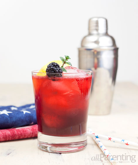 allParenting Blackberry lemonade cocktail
