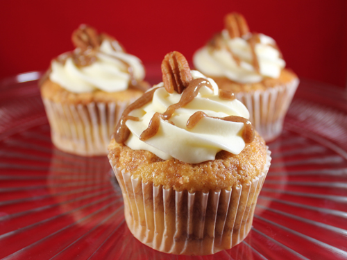 Cinnamon roll cupcakes