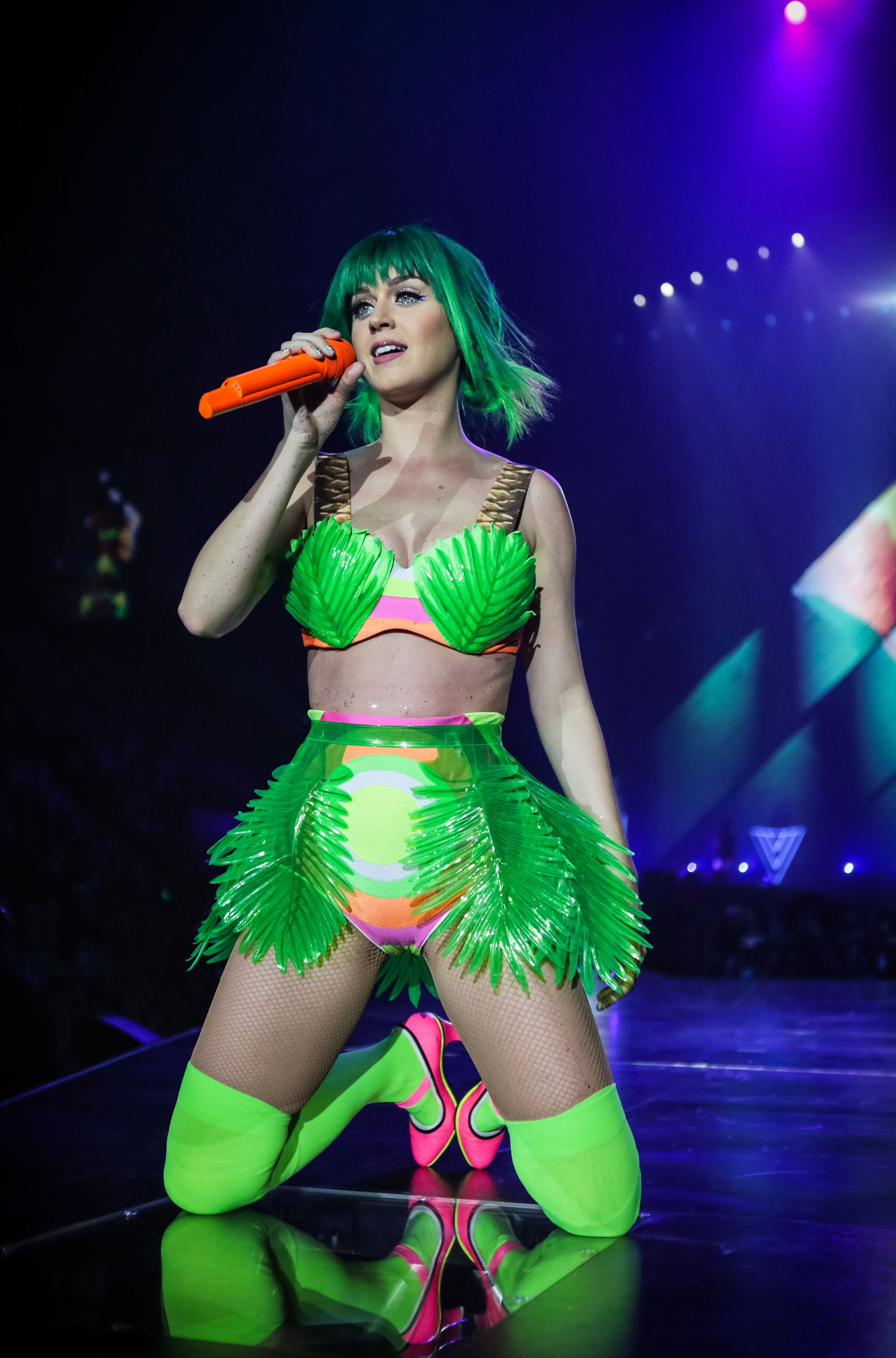 An Ode To Katy Perrys Technicolor Hairstyles 7093