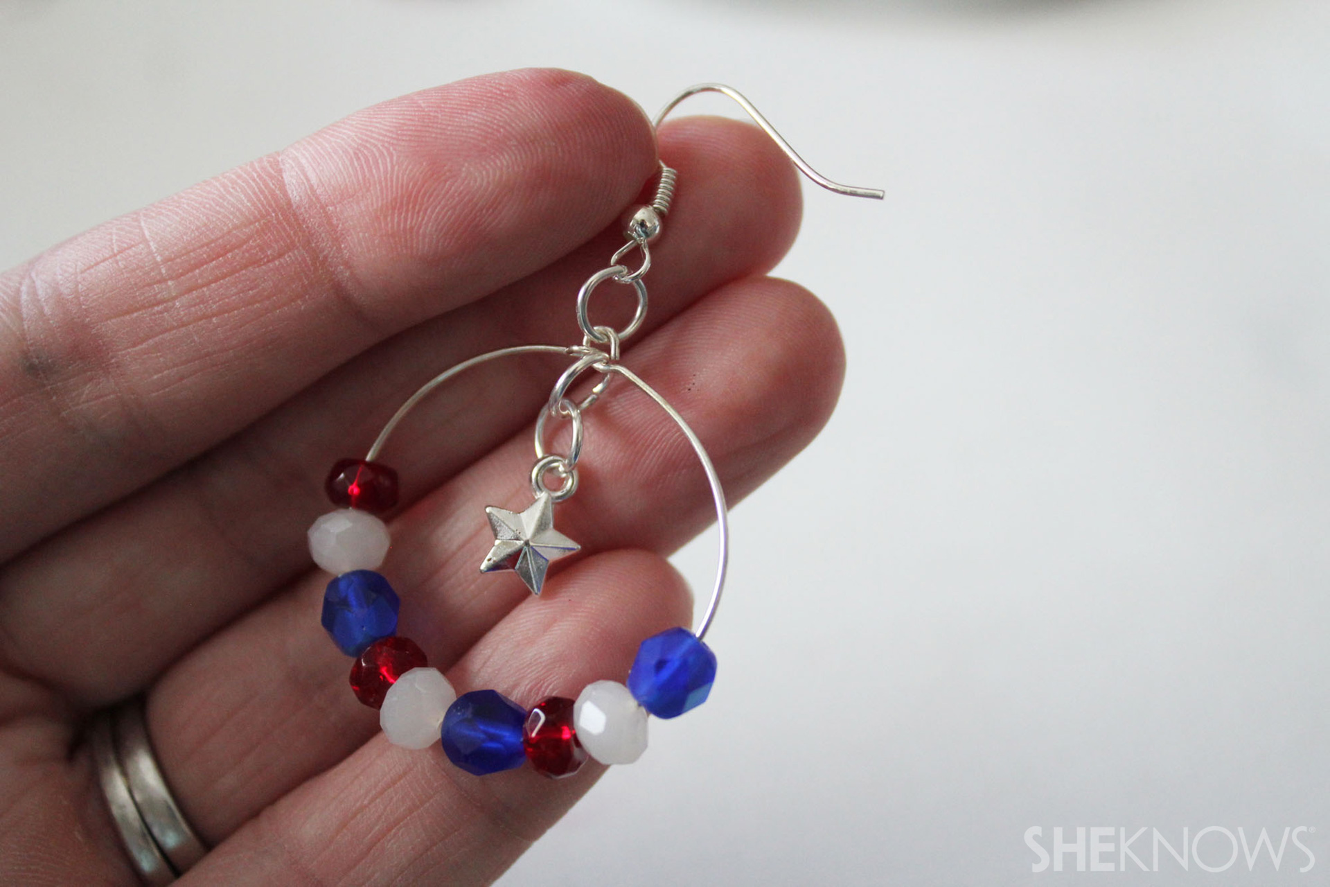  DIY jewelry: Patriotic earrings for July Fourth 