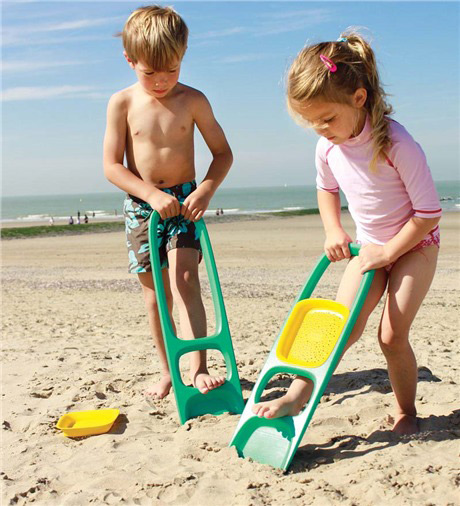 Quut Scoppi Sand Scoop | Sheknows.com
