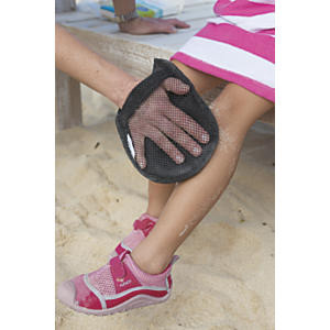 Sand-Off! Sand Removal Mitt | Sheknows.com
