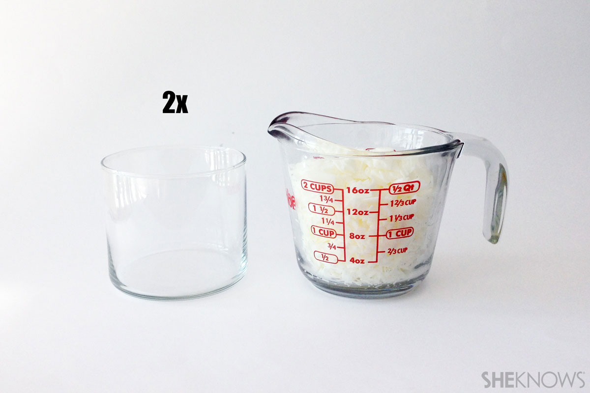 DIY scented candles: Measuring wax flakes