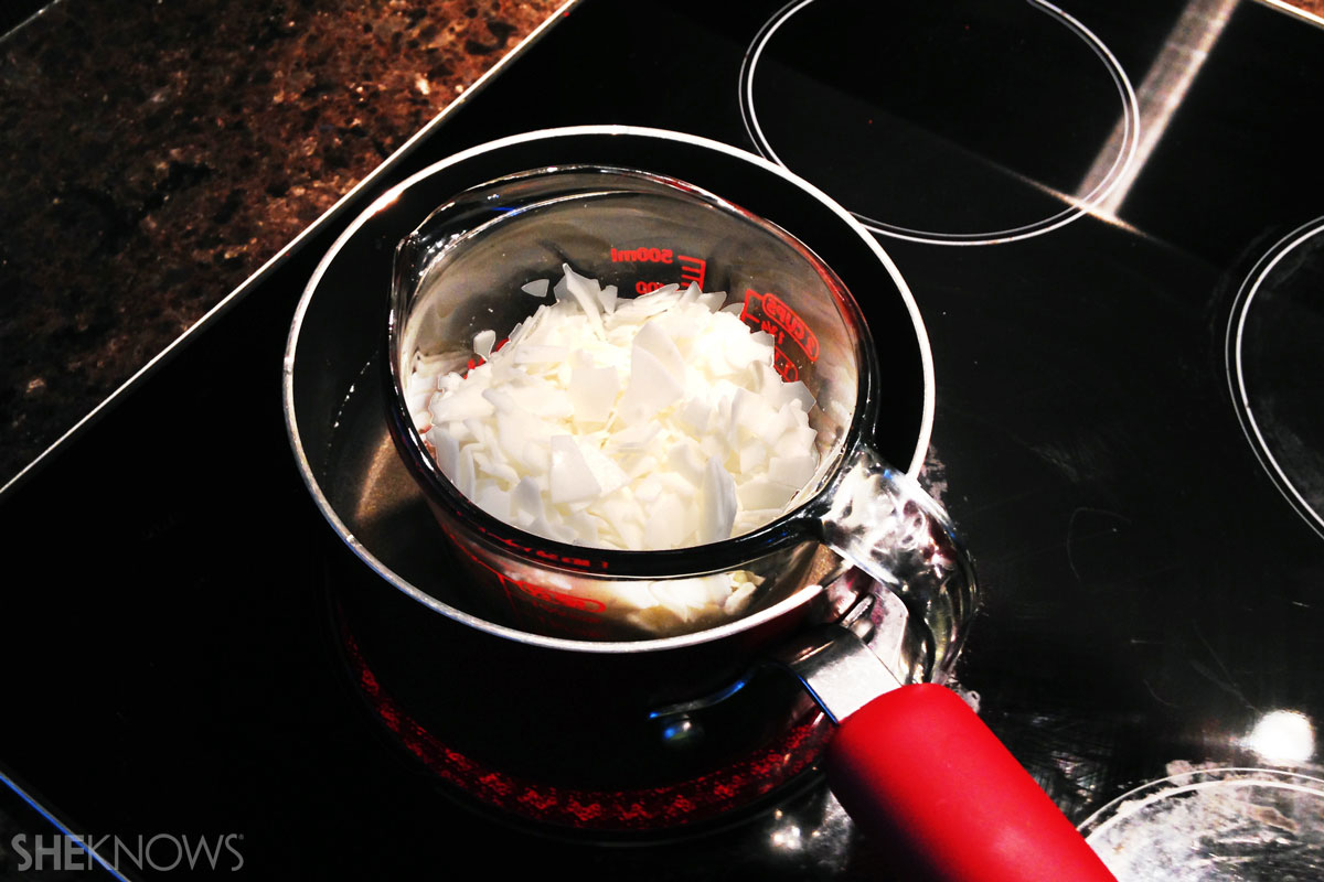 DIY scented candles: Melting wax