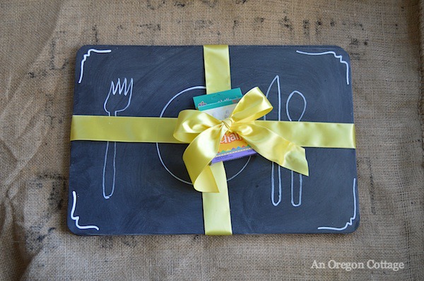 Chalkboard crafts- Chalkboard placemats