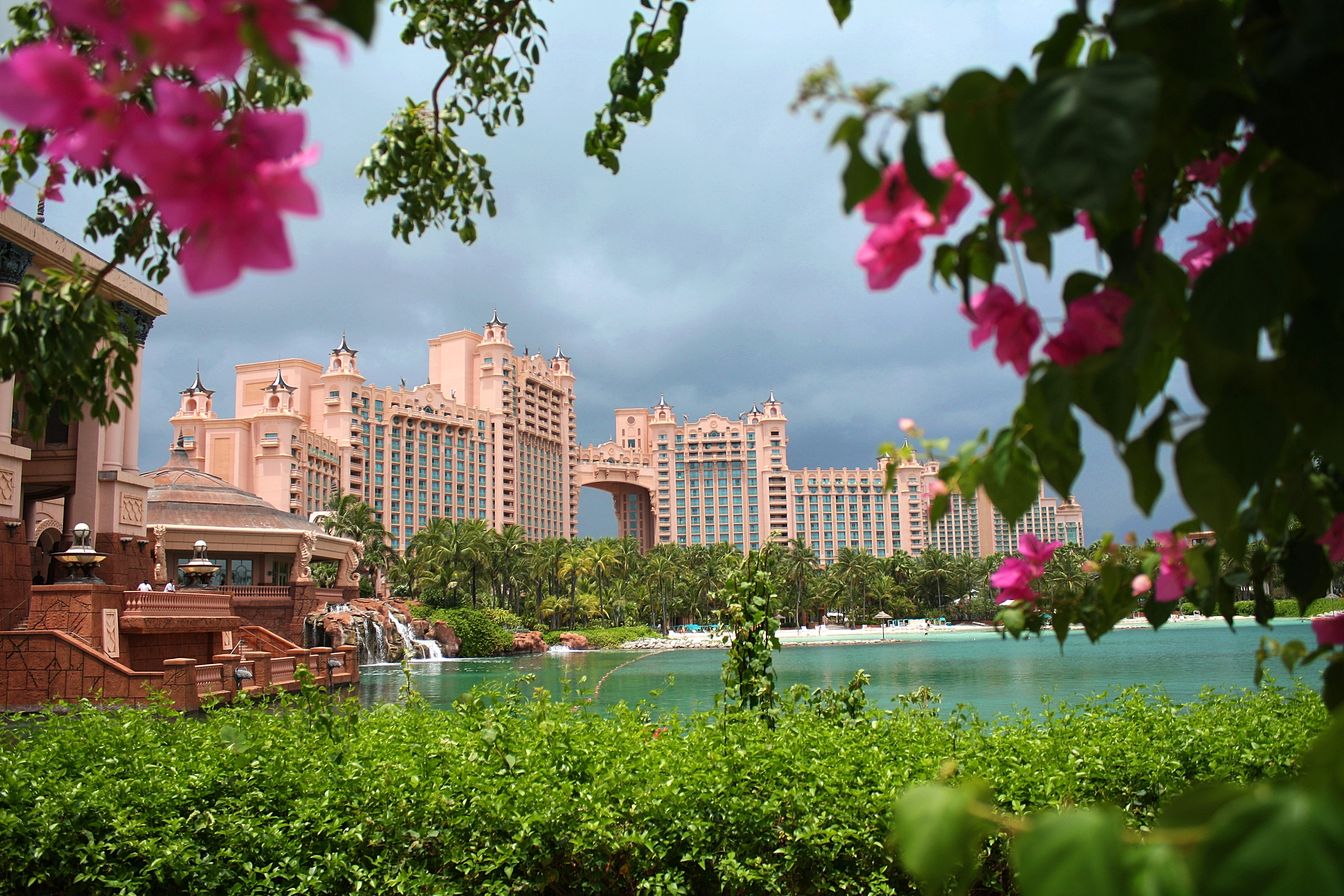 Family vacations with childcare- Atlantis