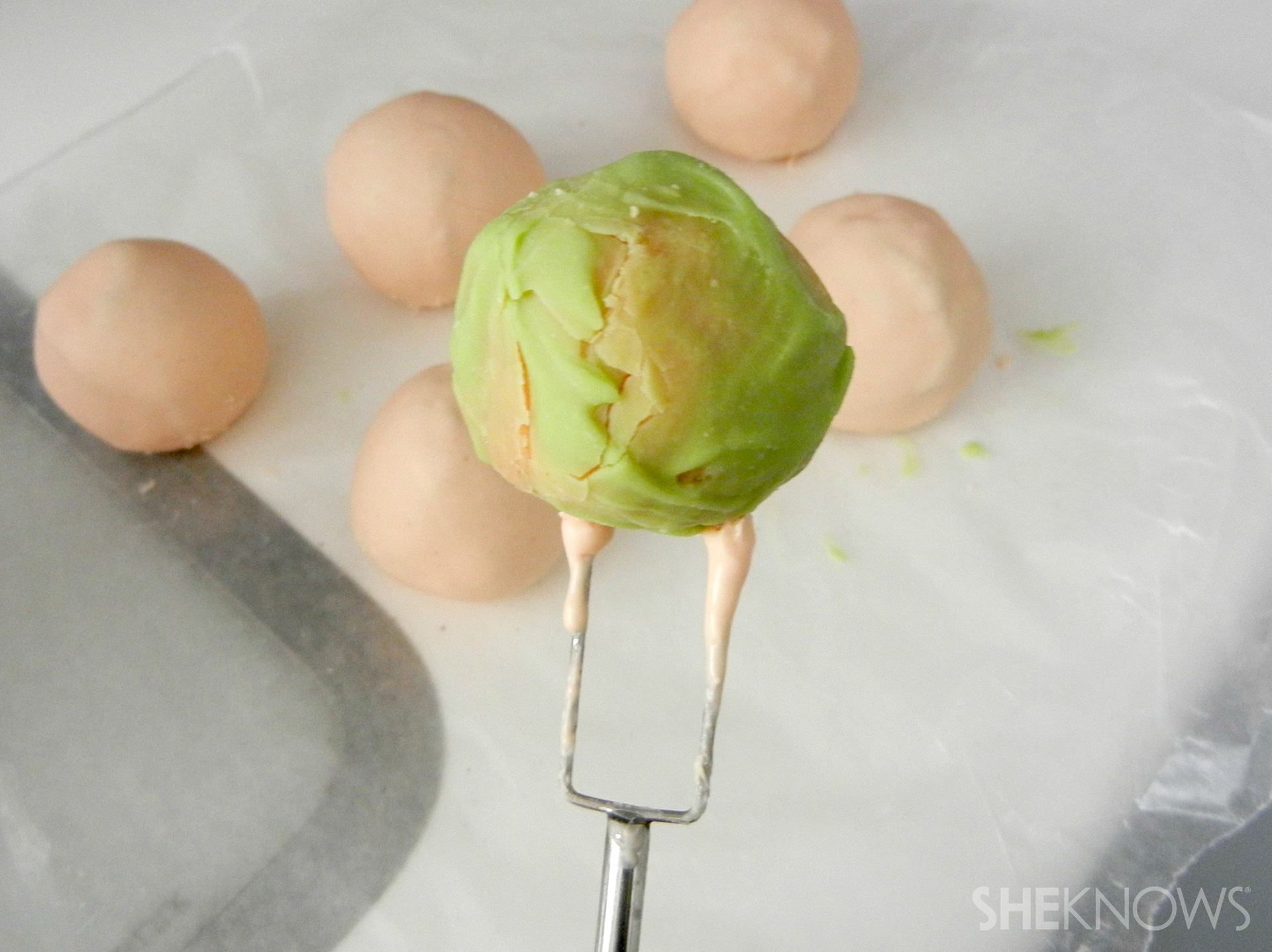 Cantaloupe shaped and flavored cake bites