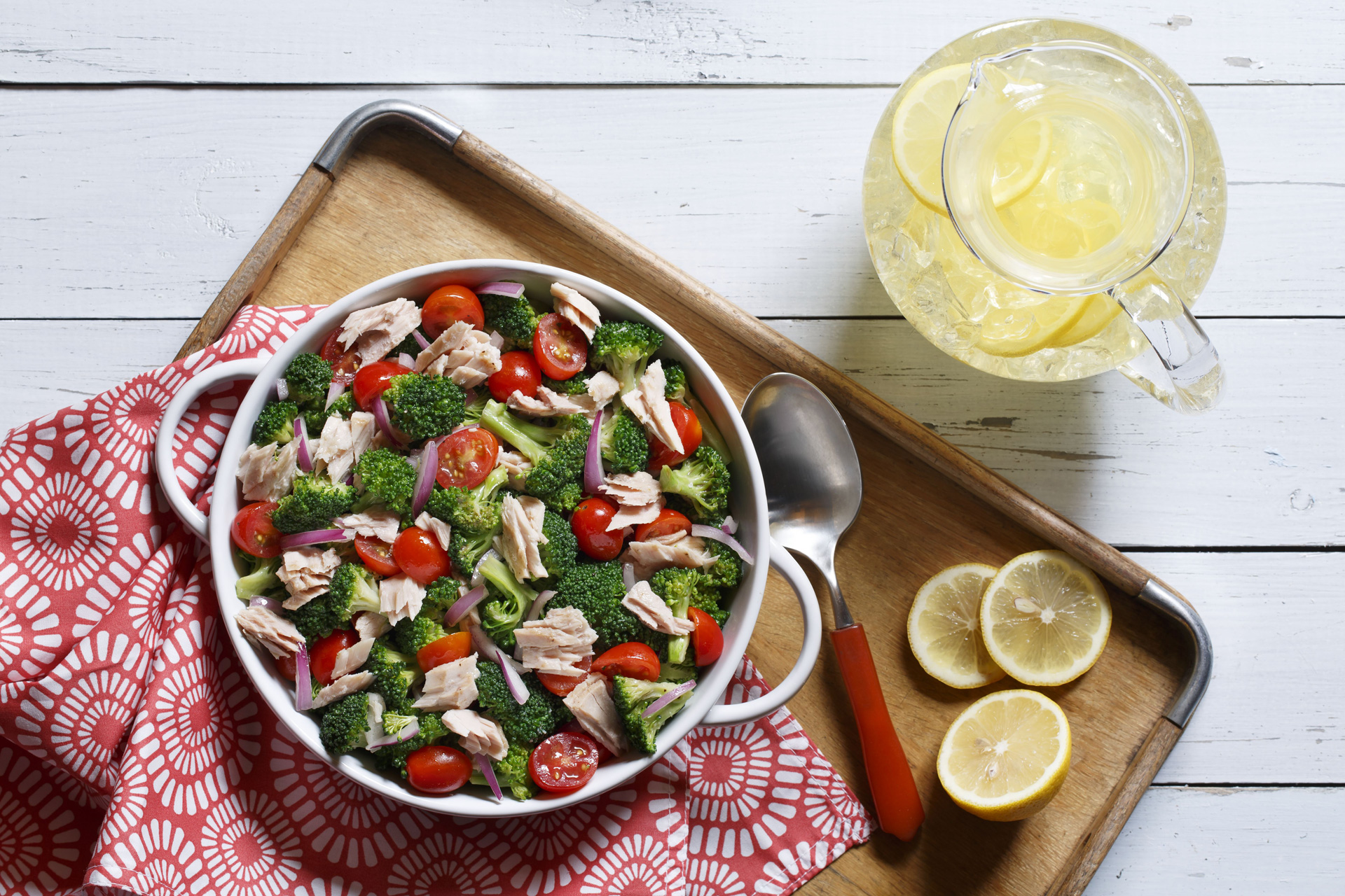 Broccoli, tuna and tomato salad