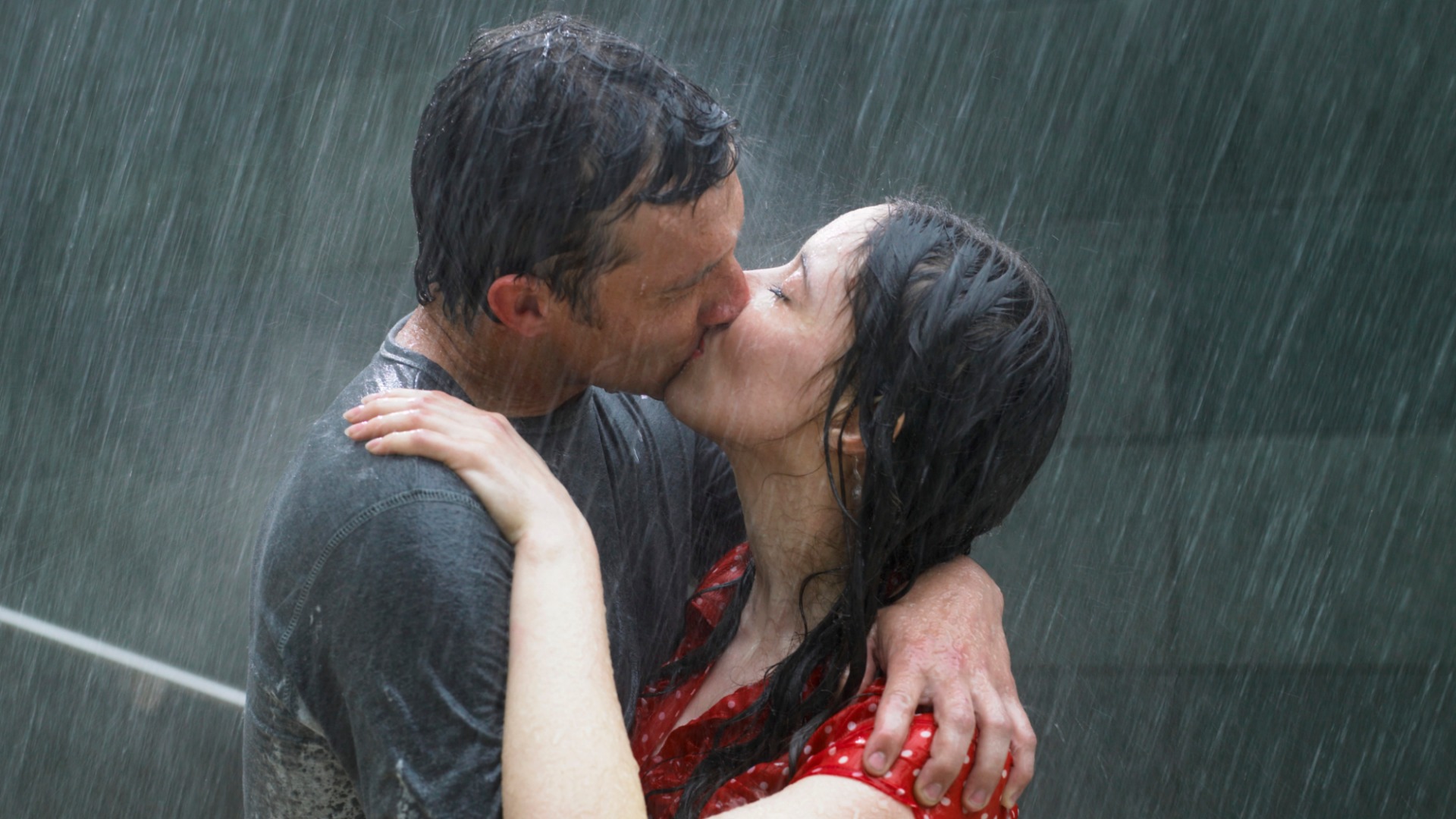 http://cdn.sheknows.com/articles/2014/07/kissing_day.jpg