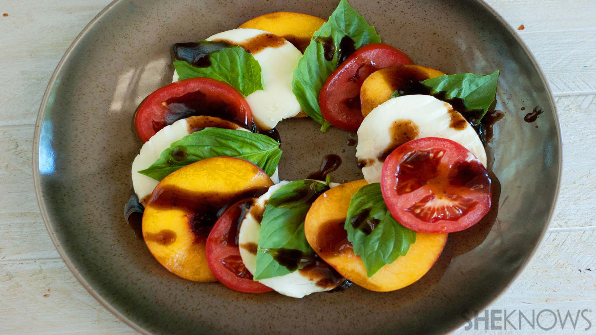 Juicy peach and fresh mozzarella caprese salad recipe