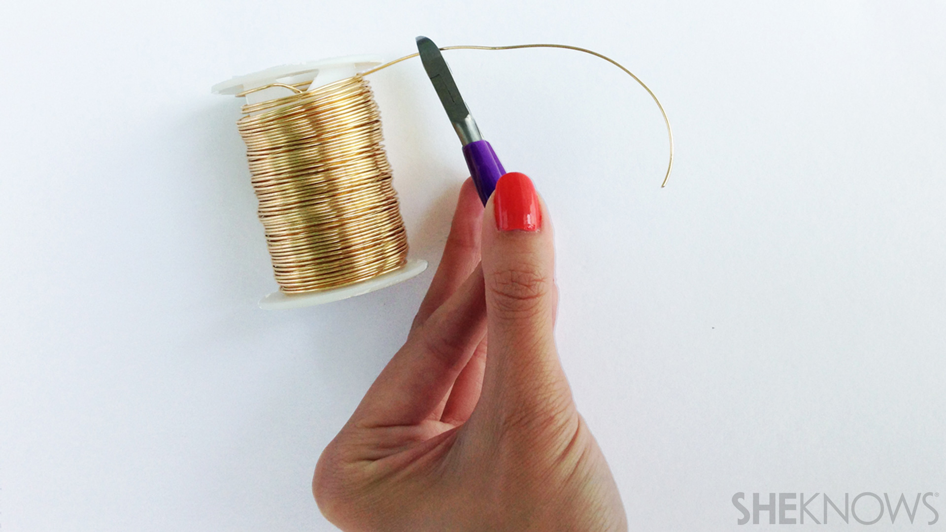 Cut the wire for the DIY midi ring