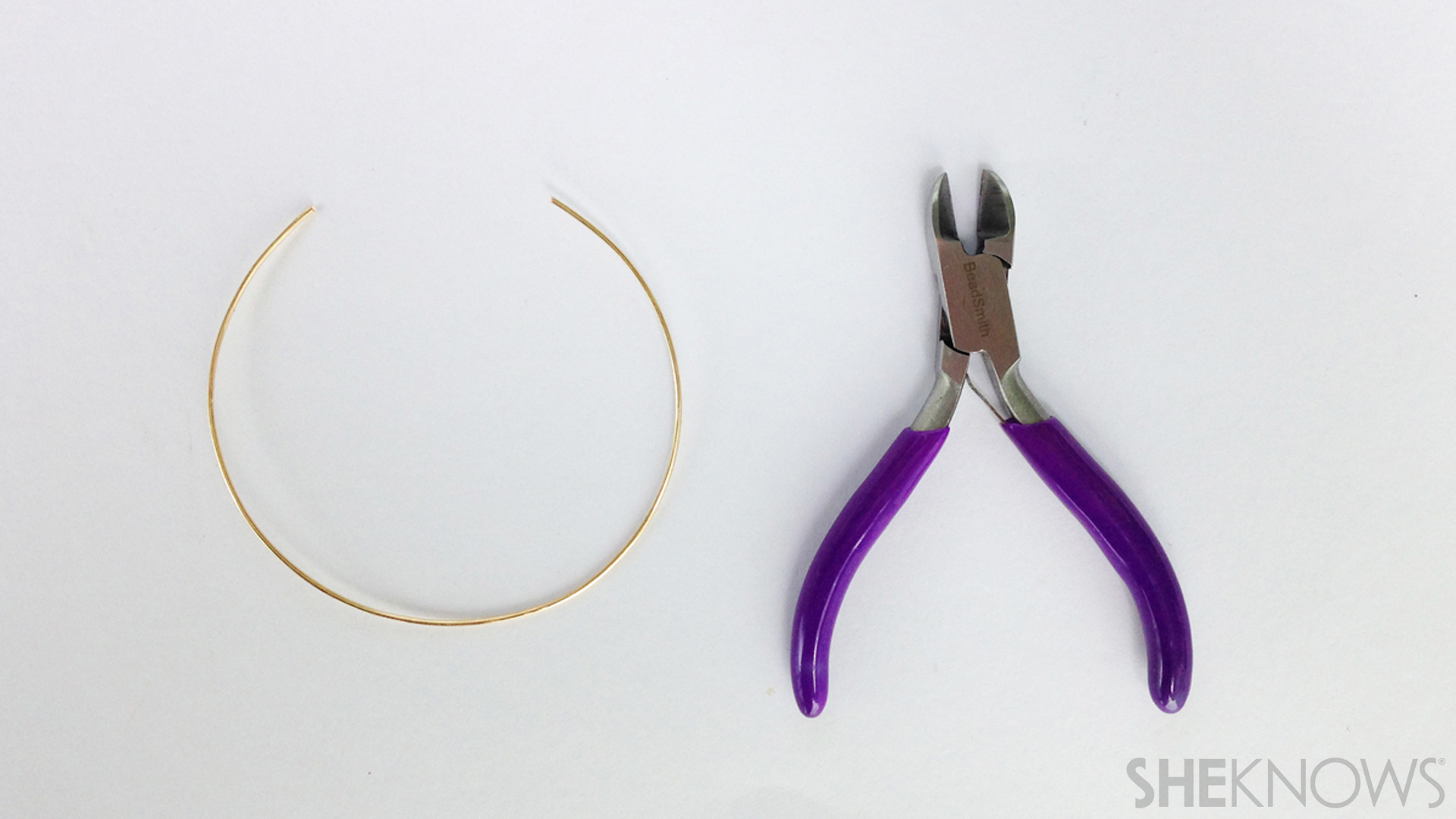 Measure and cut the wire for the bracelet