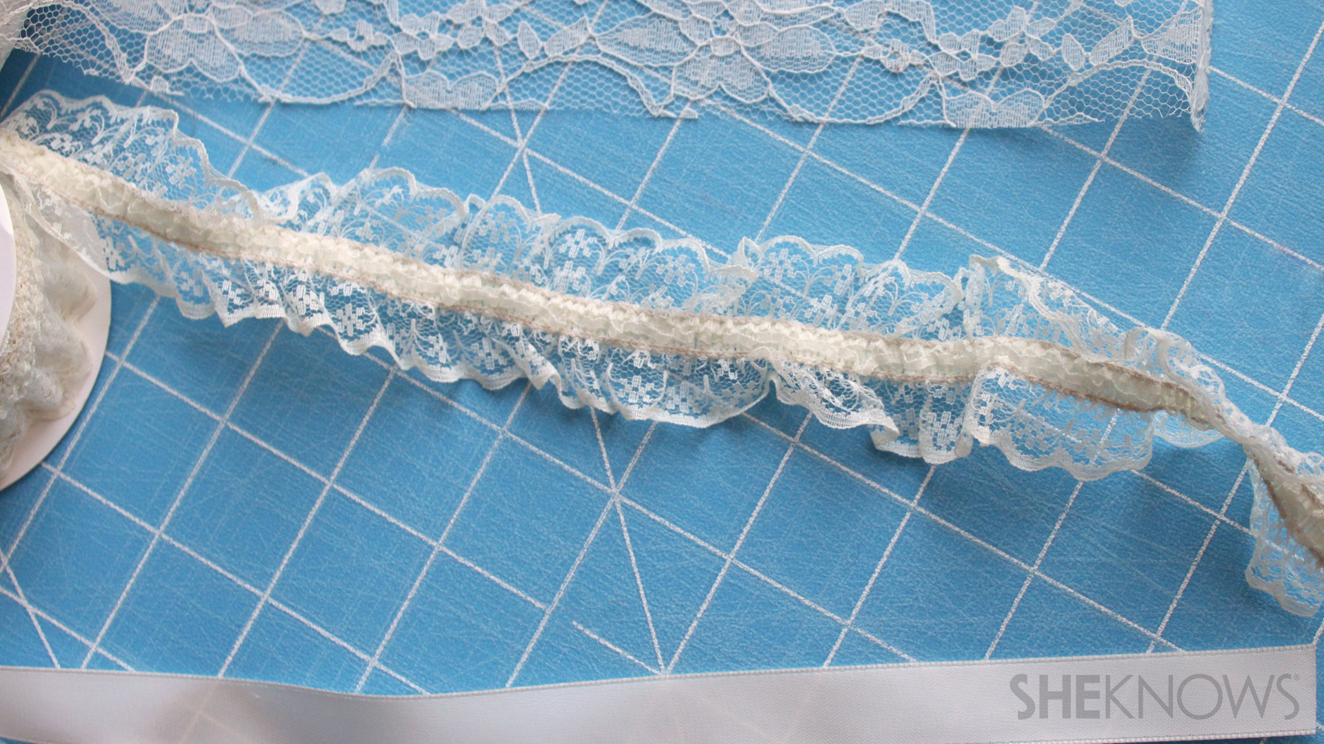 The DIY ribbon and lace tote that will make your friends envious