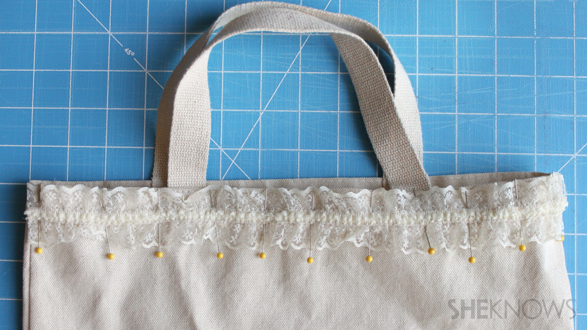 The DIY ribbon and lace tote that will make your friends envious