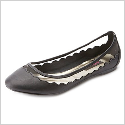 Dollhouse Mesh-Lined Scalloped Ballet Flats in Black
