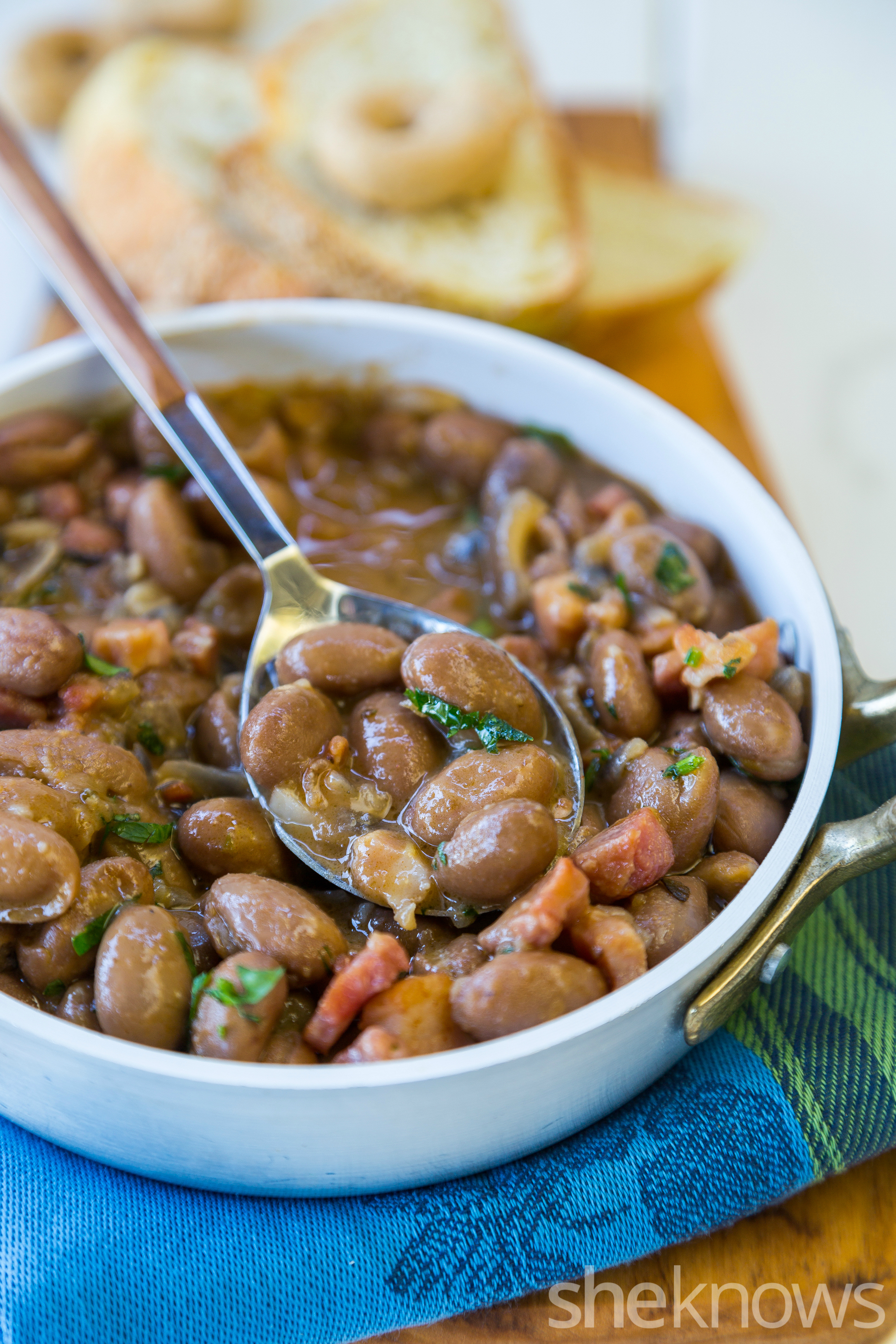 Make drunken beans with bacon in just 30 minutes