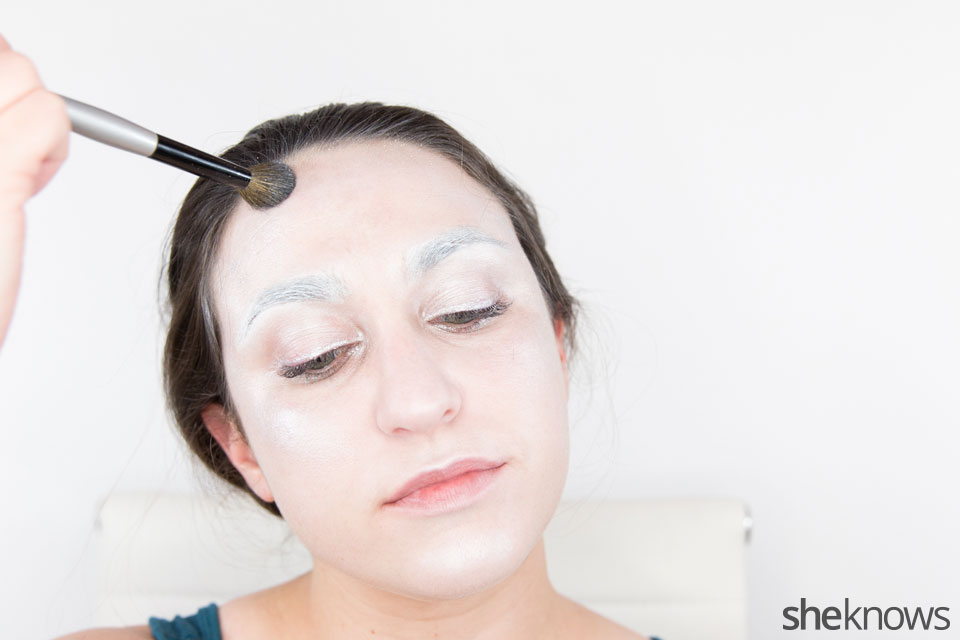 Awesome Dark Swan Halloween makeup: Step 11