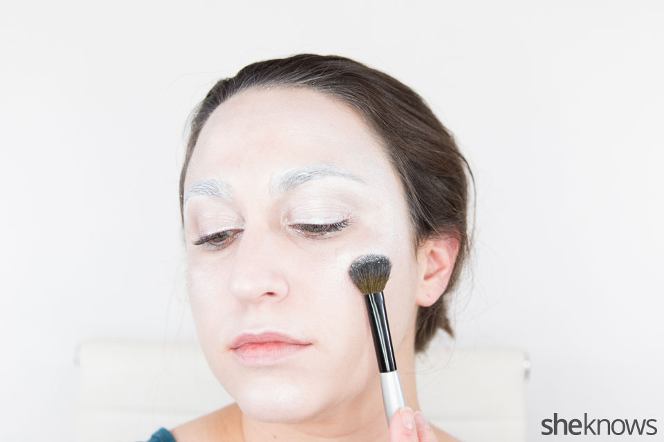 Awesome 12Dark Swan Halloween makeup: Step