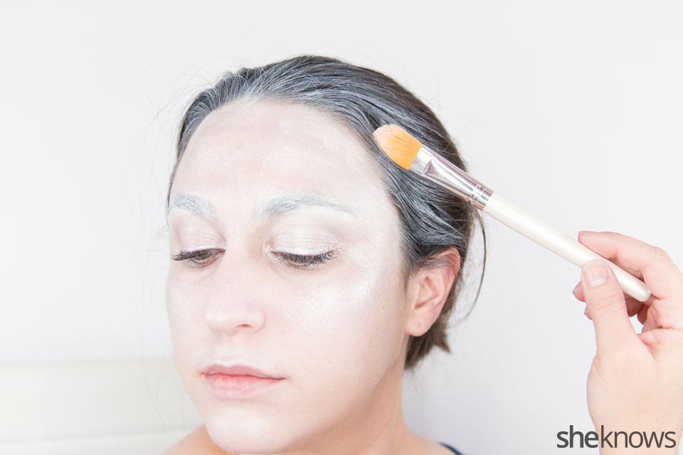 Awesome Dark Swan Halloween makeup: Step 13