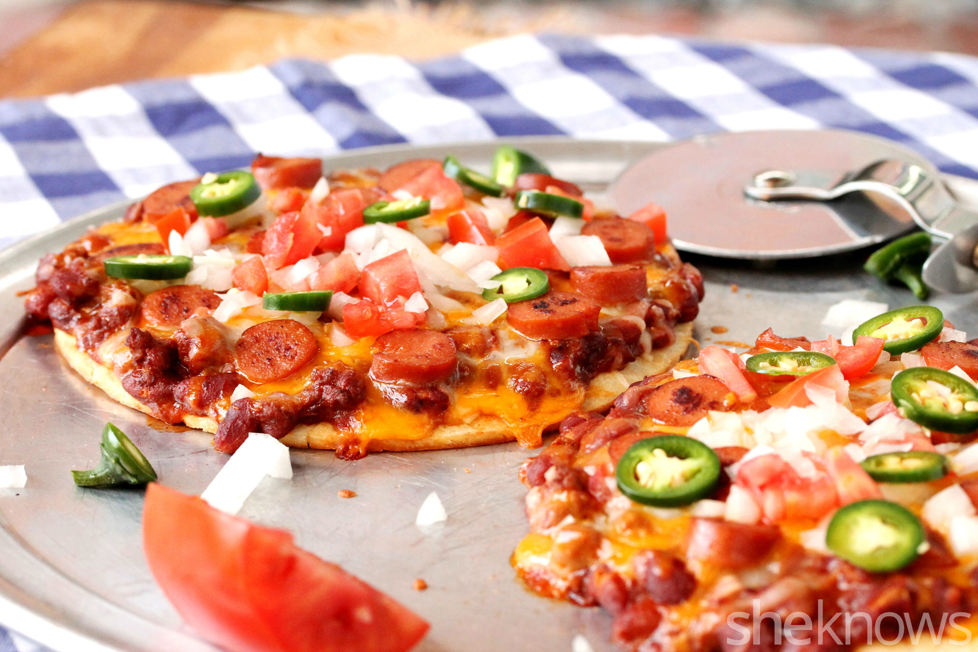 Cheesy chili dog pizza — the indecisive snack lover's dream