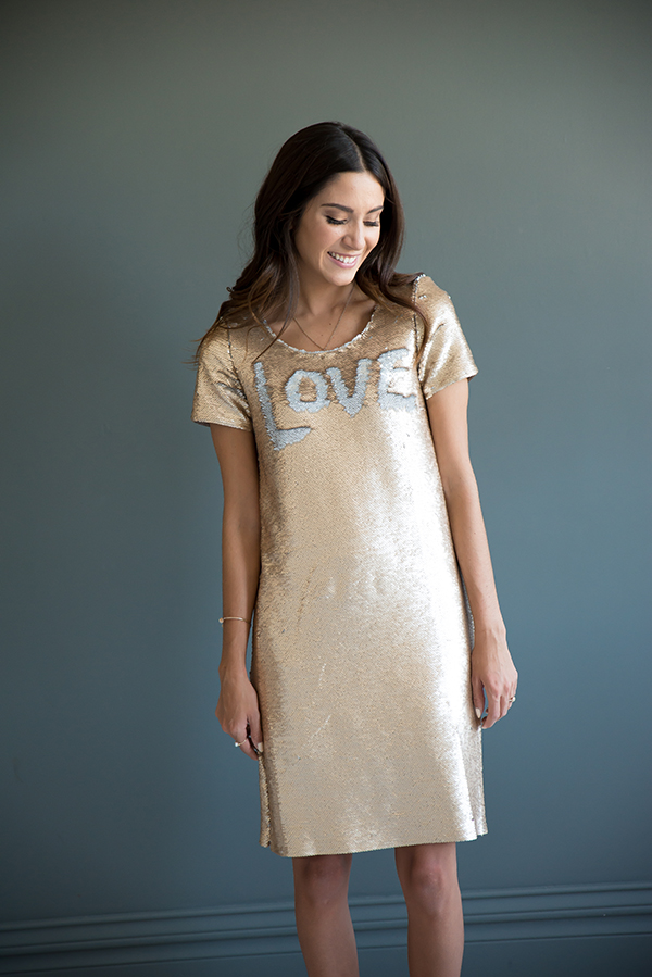 Reversible, colourchanging sequin dress will leave you mesmerized (VIDEO)