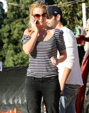 Britney goes pumpkin shopping with the boys