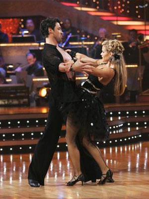 Denise Richards proves she's stiff on Dancing with the Stars
