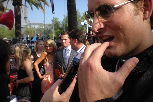 Facinelli pre-kiss as Paris Hilton waits in the wings