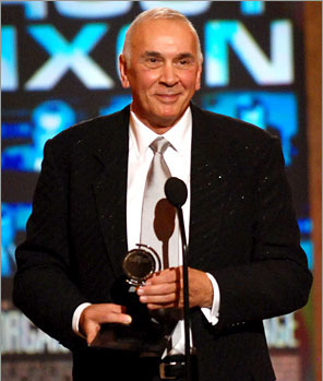 Frank accepts his Best Actor trophy for Frost/Nixon