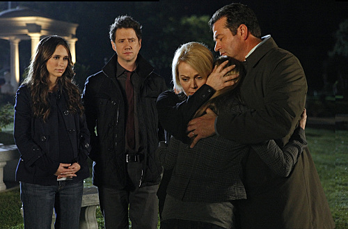 Jennifer Love Hewitt and Gail O'Grady in Ghost Whisperer