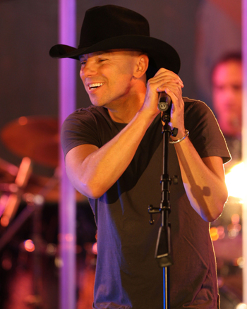 Kenny takes top CMA awards