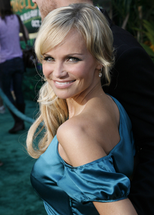 Kristin smiles at the October 18 premiere of Tinker Bell