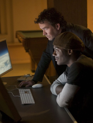 Timothy Hutton takes a look on Leverage