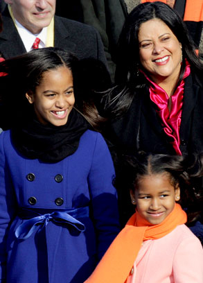 Malia and Sasha with their aunt