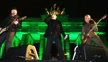 U2 perform where once stood The Berlin Wall