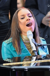 Alicia Keys: live December 1 on YouTube