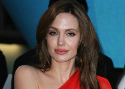 Angelina Jolie Casual Fashion. Angelina Jolie grocery