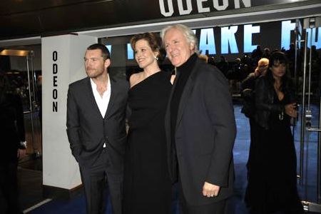 Sam Worthington, Sigourney Weaver AND James Cameron at THE London premiere OF Avatar