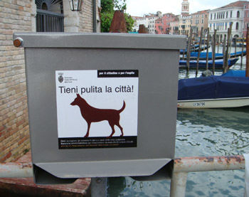 Dog poop pickup sign - Venice, Italy