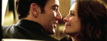 Clive Owen and Julia Roberts in Duplicity