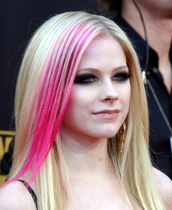 avril lavigne pink and green hair. Avril#39;s passionate about pink!