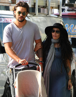 Lisa and her boyfriend Jason Mornoa walking in NYC