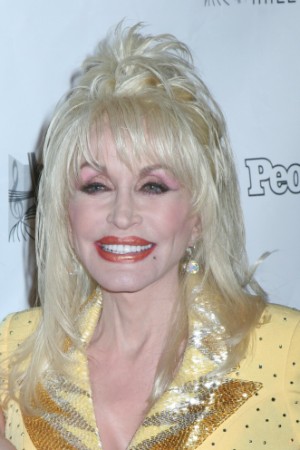 Dolly dazzles the contestants on Idol
