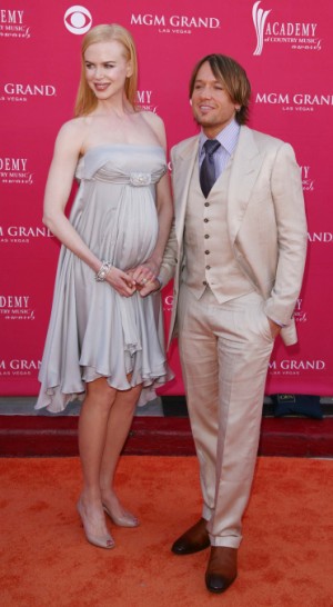 Nicole's baby bump makes her debut