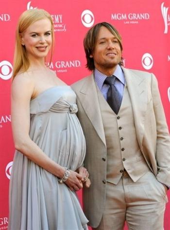 “Nicole and Keith Urban are delighted to announce that Nicole Kidman gave 