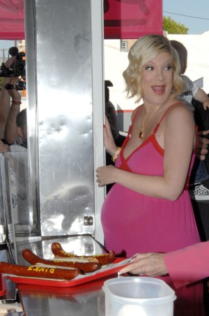 A very pregnant Tori visits some pink hot dogs