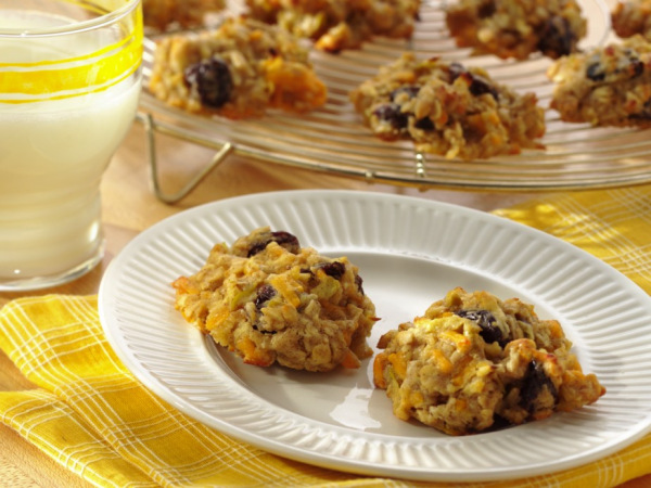 Cheddar cheese and apple cookies