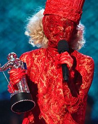 Gaga goes red